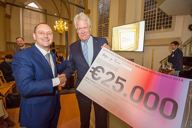 Delta Commissioner presents BNG Heritage Award to the city of Bergen op Zoom